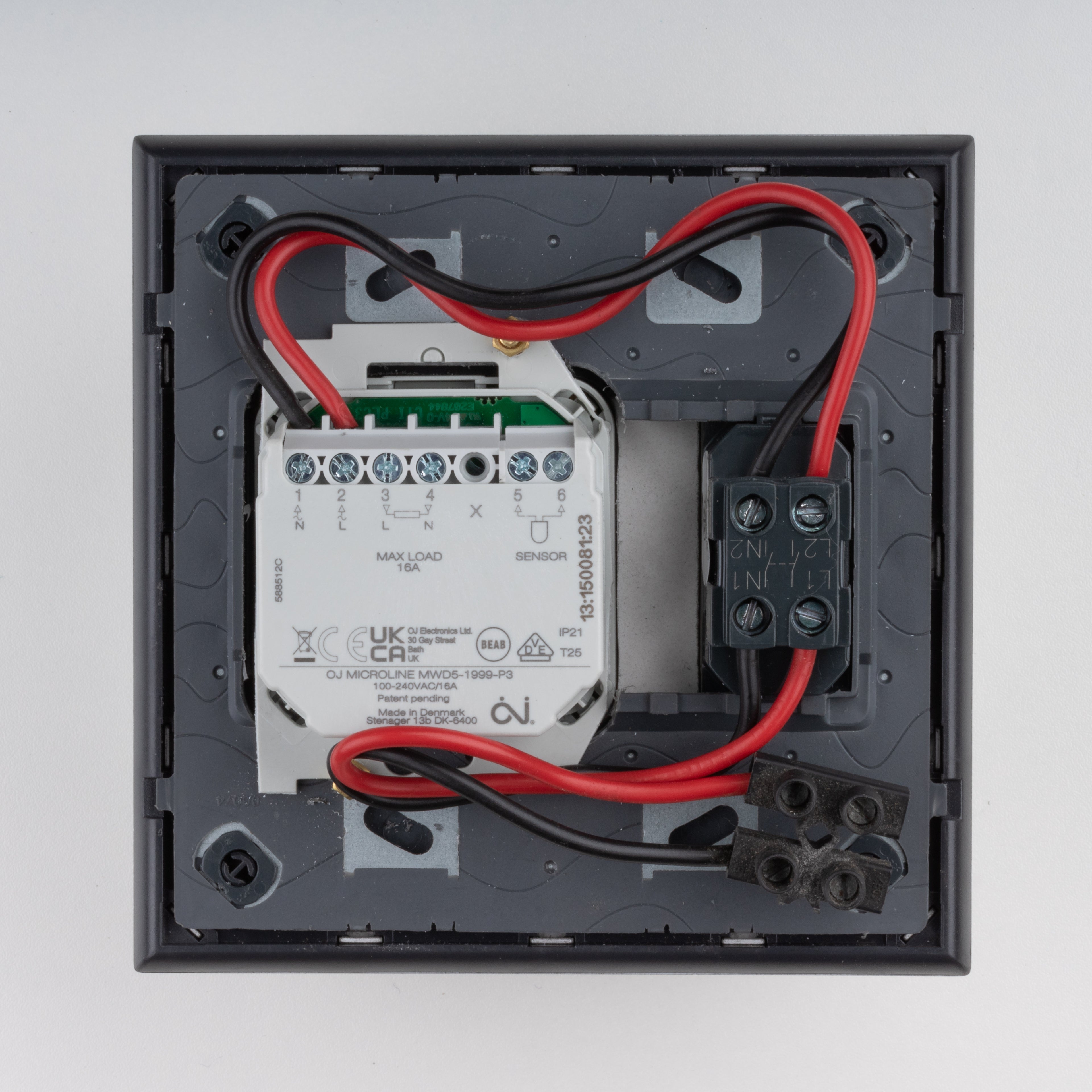 Wi-Fi Luxury Touch on Legrand 4x4, Magnisum