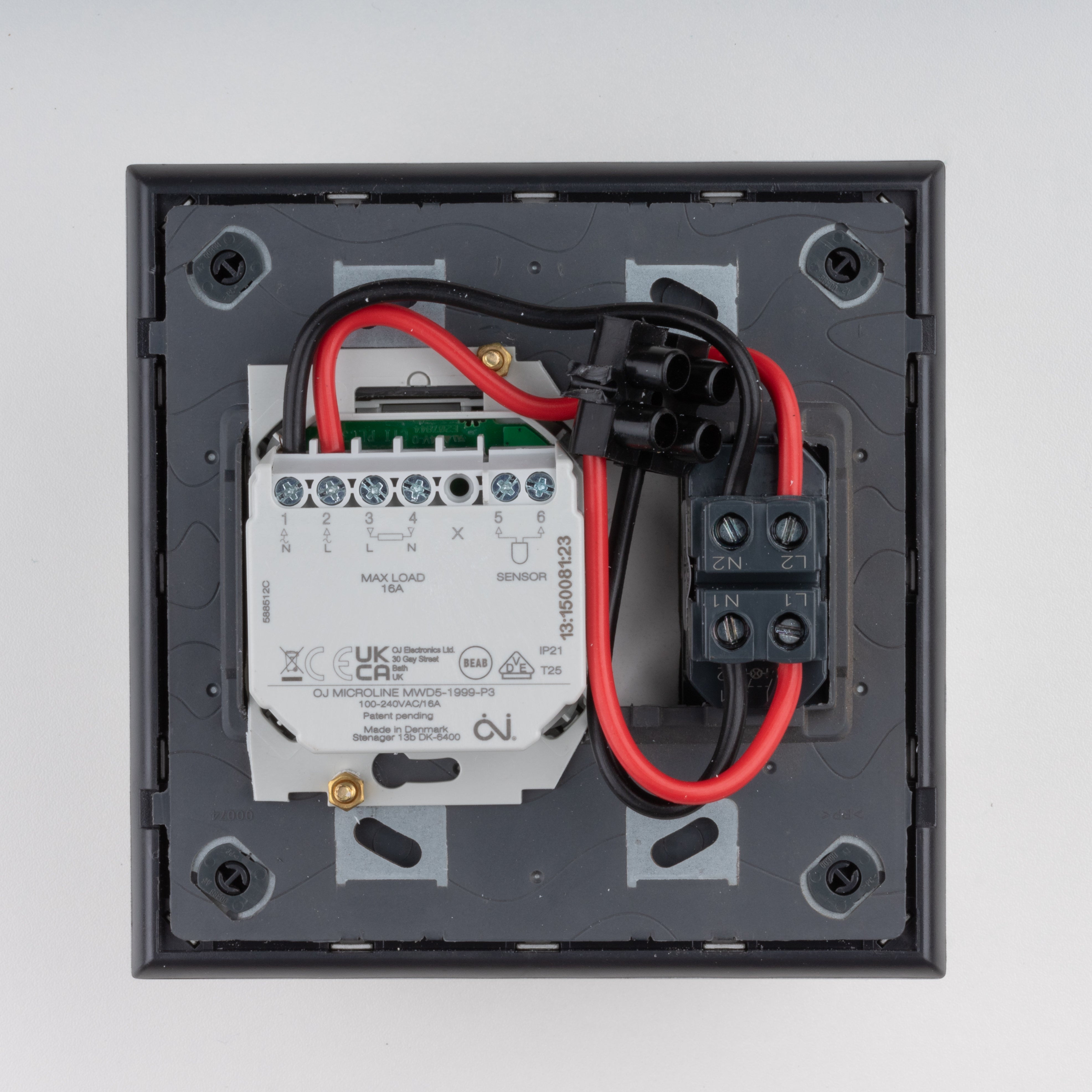 Wi-Fi Luxury Touch on Legrand 4x4, Soft Alu