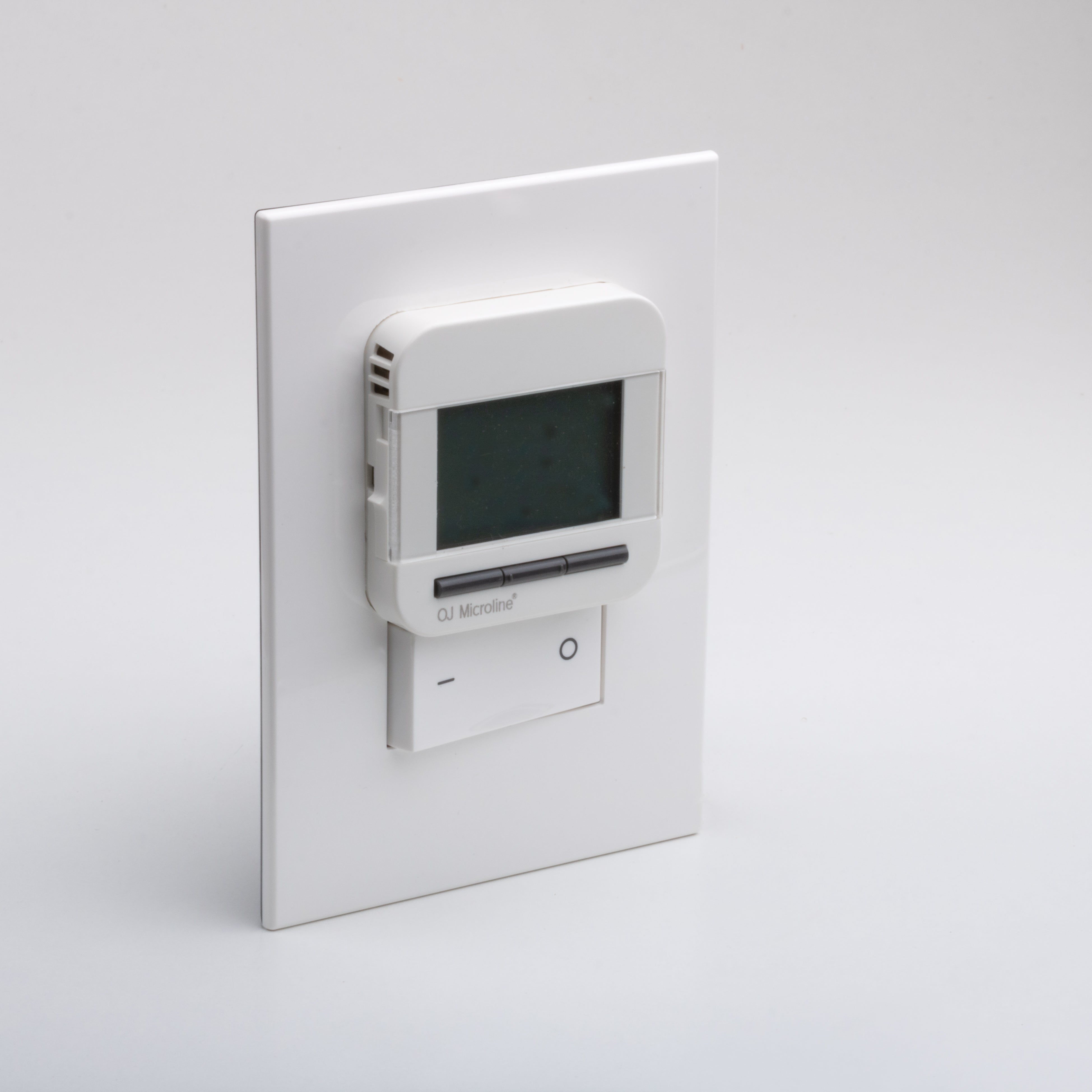 Luxury 2D on Legrand 2x4, White