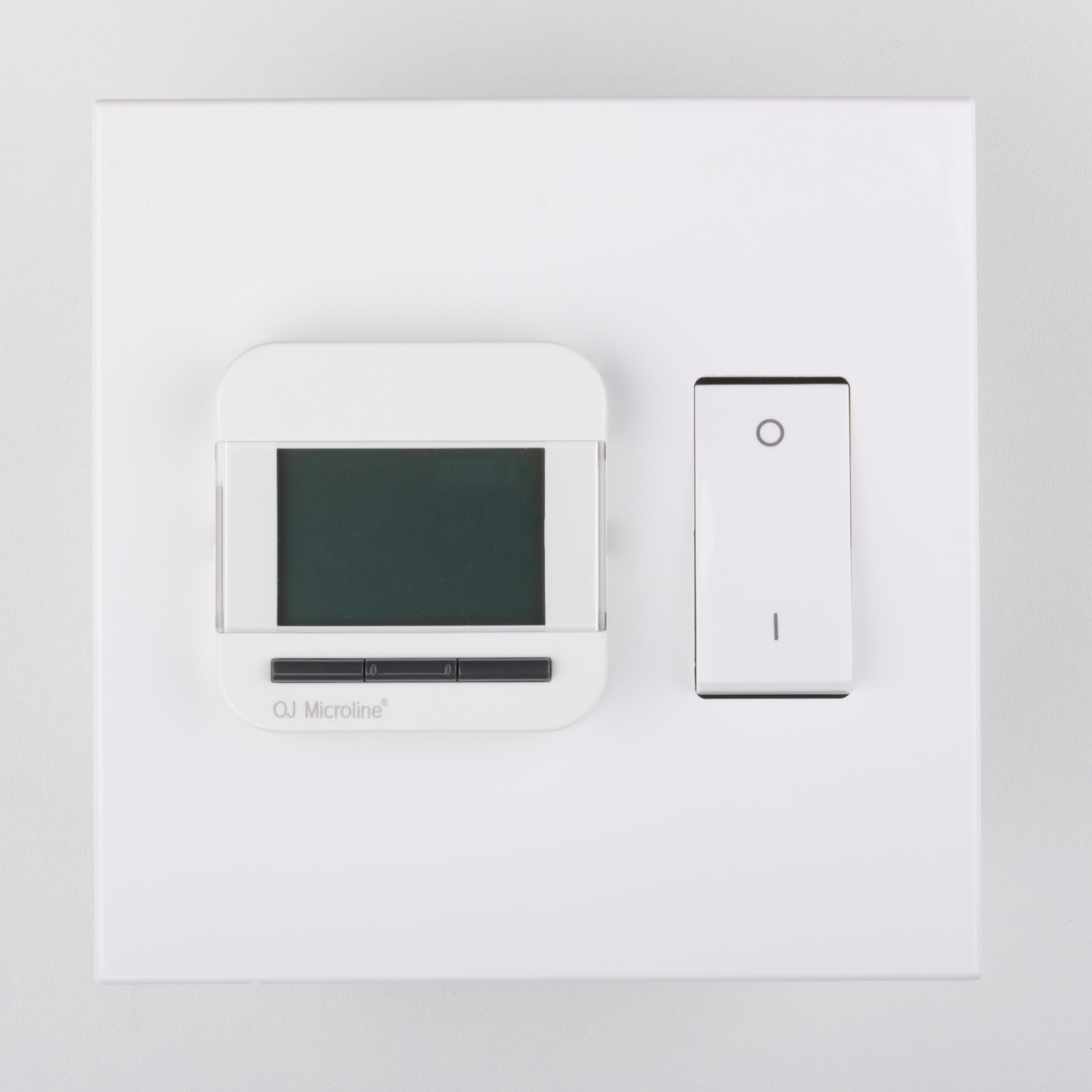 Luxury 2D on Legrand 4x4, White
