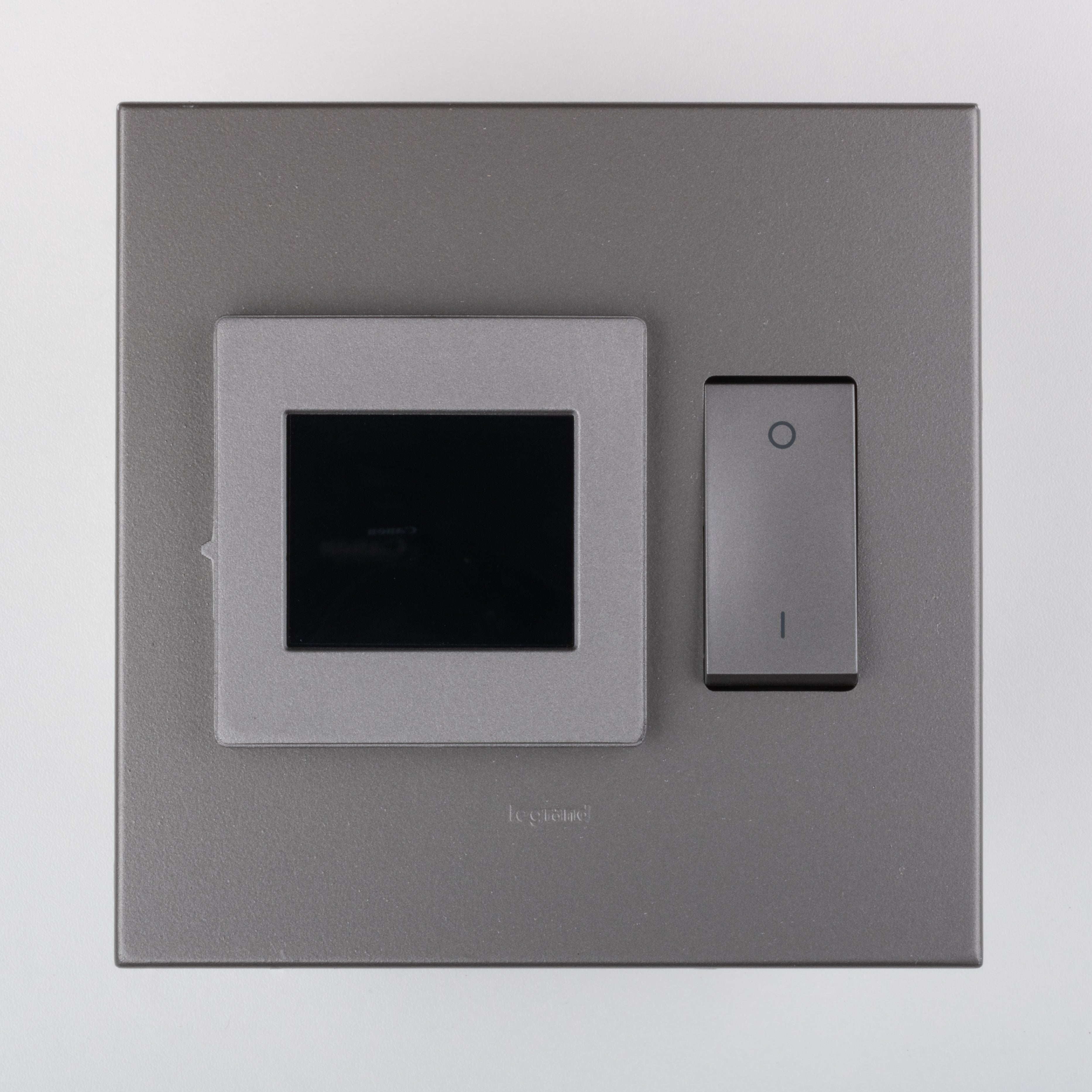 Luxury Touch on Legrand 4x4, Magnesium