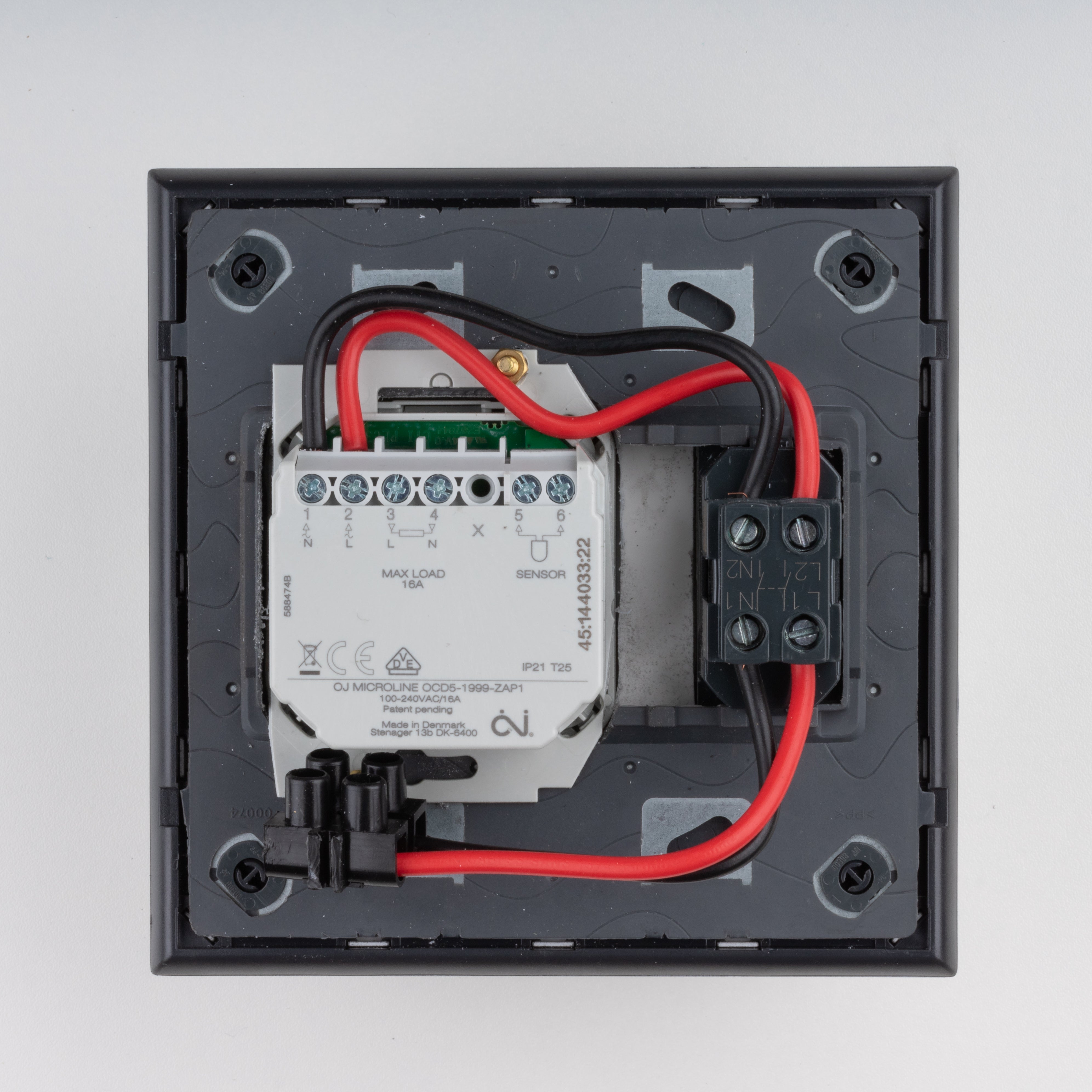 Luxury Touch on Legrand 4x4, Magnesium