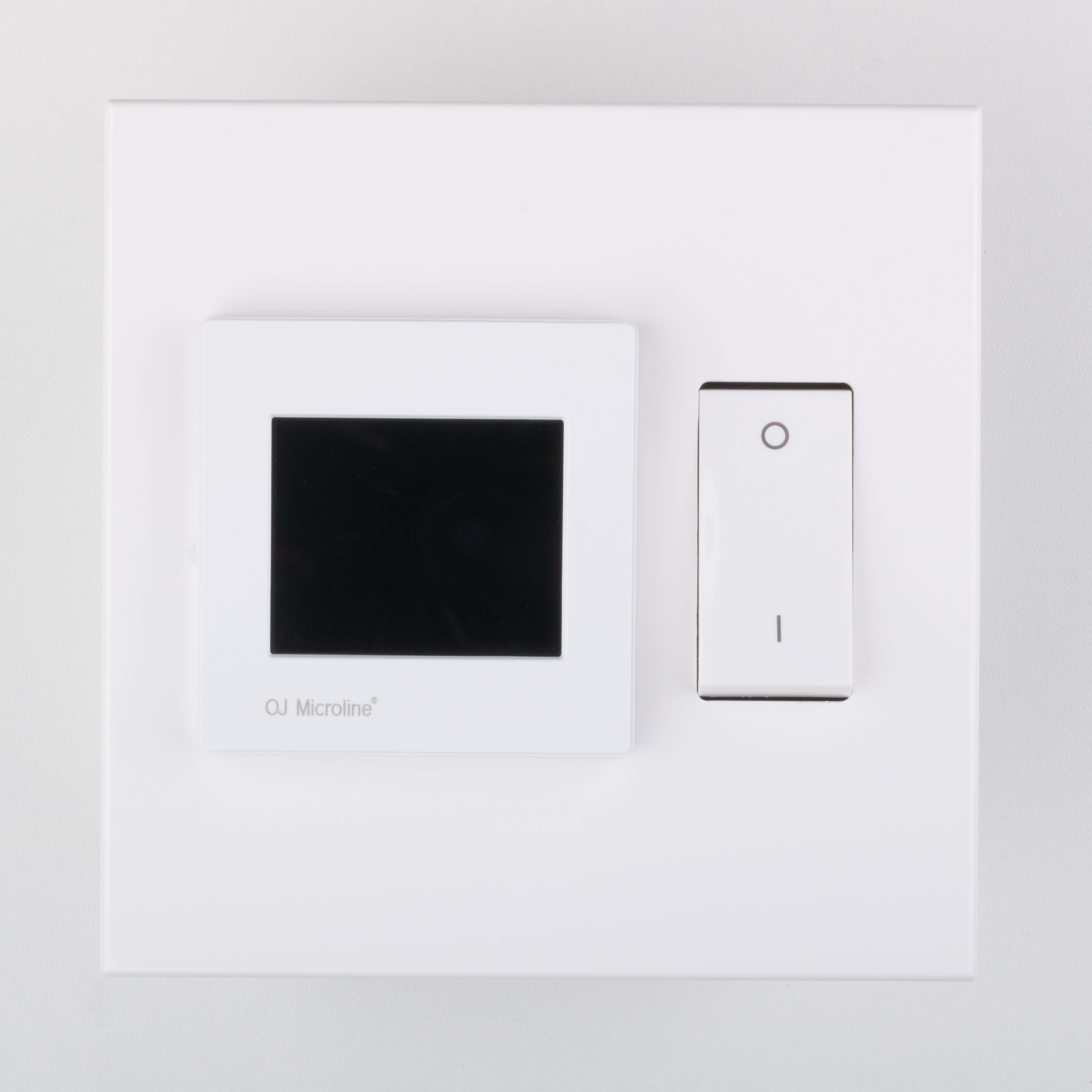 Wi-Fi Luxury Touch on Legrand 4x4, White