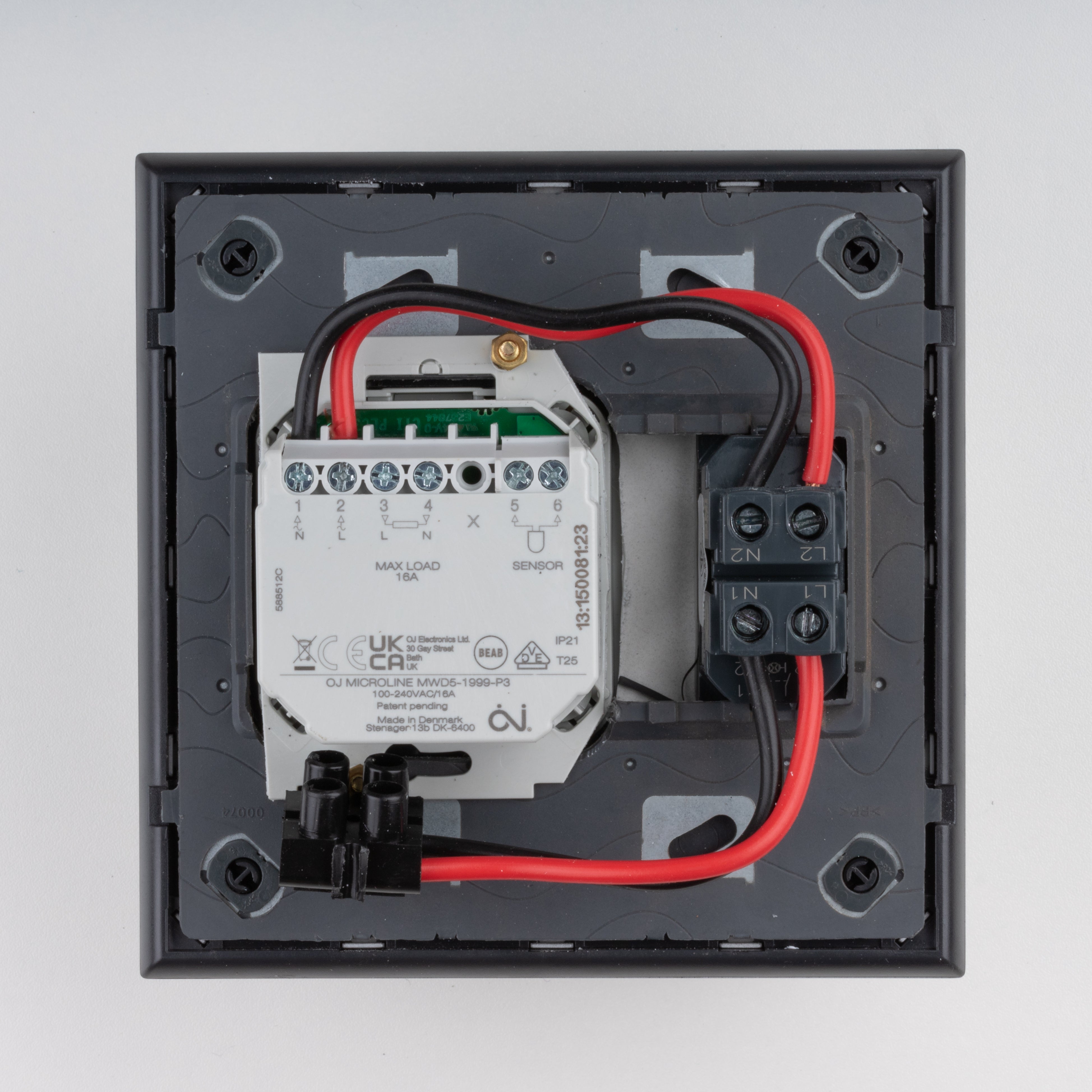 Wi-Fi Luxury Touch on Legrand 4x4, Graphite