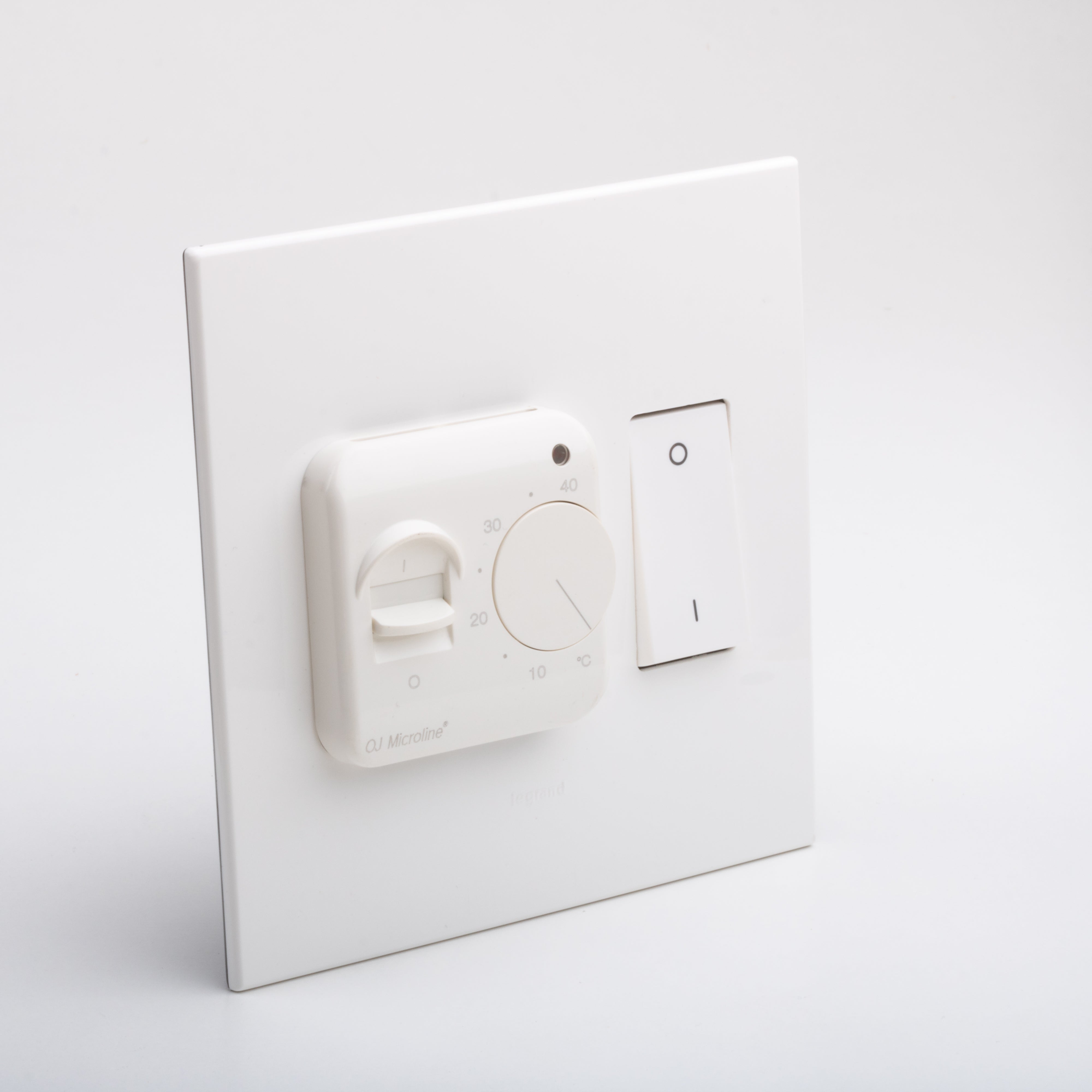 OJ Manual on Legrand 4x4, White